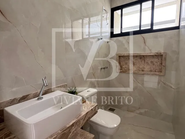 Imagem 11: Casa linear à venda no bairro Ingá, 3 quartos, sendo 1 suíte, pé-direito duplo e