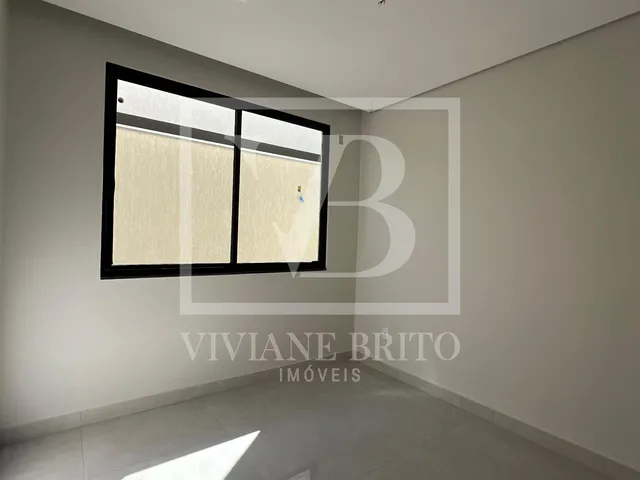 Imagem 13: Casa linear à venda no bairro Ingá, 3 quartos, sendo 1 suíte, pé-direito duplo e