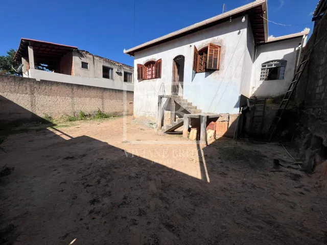 Imagem: Casa de três dormitórios à venda no bairro
