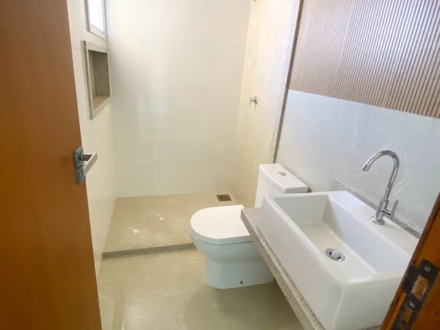 Imagem 8: Casa Duplex À Venda na Praia do Morro, Guarapari-Es: 3 Quartos, Suíte, Sala, 2 Vagas - Visite Hoje!