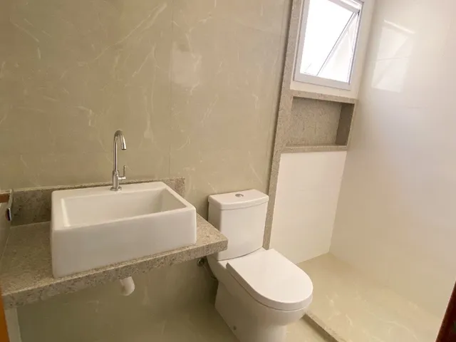 Imagem 2: Casa Duplex À Venda na Praia do Morro, Guarapari-Es: 3 Quartos, Suíte, Sala, 2 Vagas - Visite Hoje!