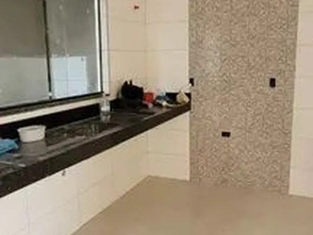 Imagem: A casa possui 3 Dormitórios, 1 Suíte, 2 Banheiros, 2