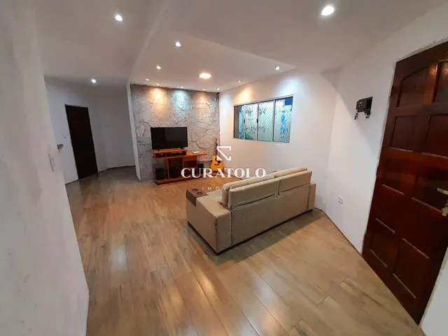Imagem: A casa possui 3 Dormitórios, 2 Banheiros, 2 Vagas na