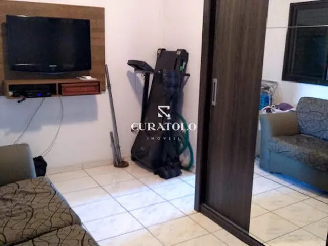 Imagem: O apartamento possui 2 Dormitórios, 1 Suíte, 1 Banheiro,