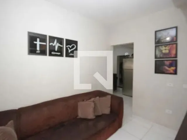 Imagem: A casa possui 3 Dormitórios, 2 Banheiros, 1 Vaga na