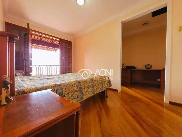 Imagem 2: Casa com 4 Dormitórios À Venda, Terreno 800M² - Construída 290M² por R$ 1.800.000