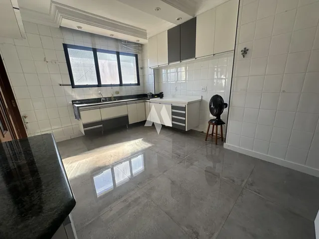 Imagem 7: Apartamento 2 dormitórios + dependência revertida no Marapé com sacada e vista livre