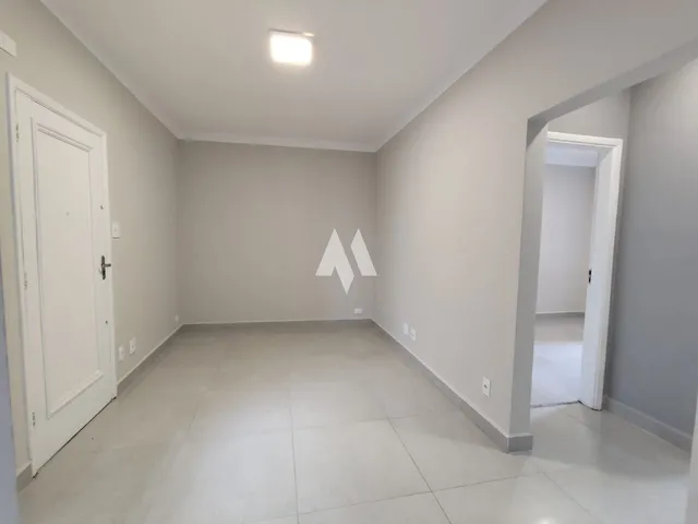 Imagem 2: Apartamento 2 Dormitórios à Venda Reformado Próximo à Praia no Gonzaga em Santos/SP
