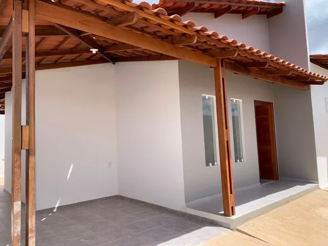 Imagem: A casa possui 3 Dormitórios, 2 Banheiros, 1 Vaga na