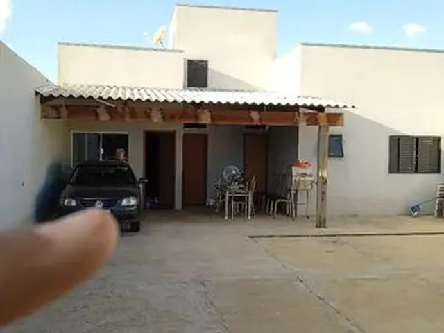 Imagem: A casa possui 3 Dormitórios, 1 Suíte, 3 Banheiros, 2