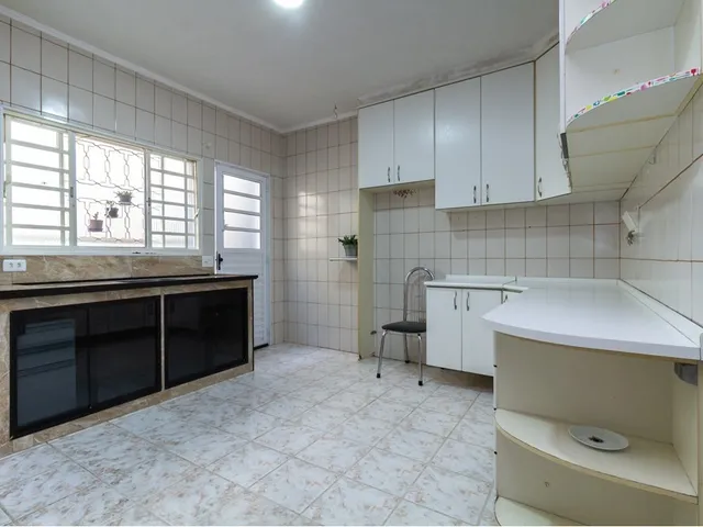 Imagem 2: Casa À Venda em Osasco, Helena Maria, com 4 Quartos, 226M²