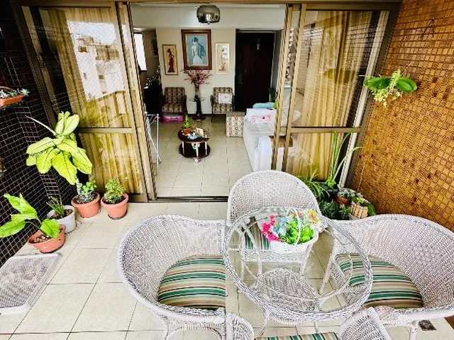 Imagem: O apartamento possui 4 Dormitórios, 1 Suíte, 2 Banheiros,