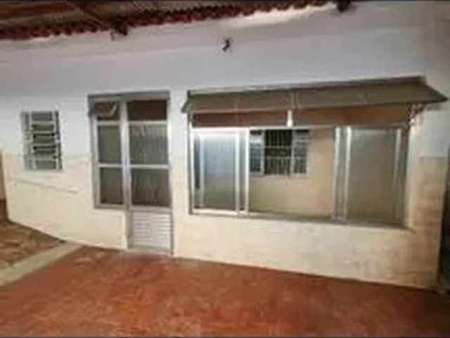 Imagem: Casa Grande com Quinta e Varanda! Rua Tranquila