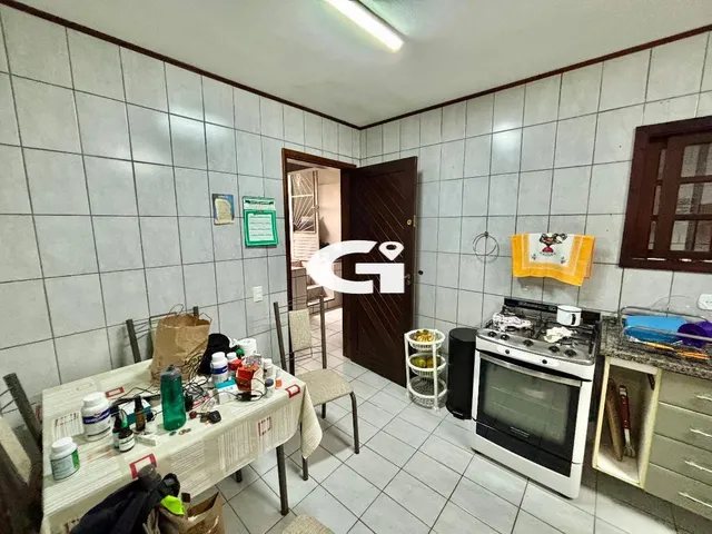 Imagem 2: Sobrado 3 quartos sendo 1 suíte, churrasqueira, 3 vagas e quintal no Santa Cândida