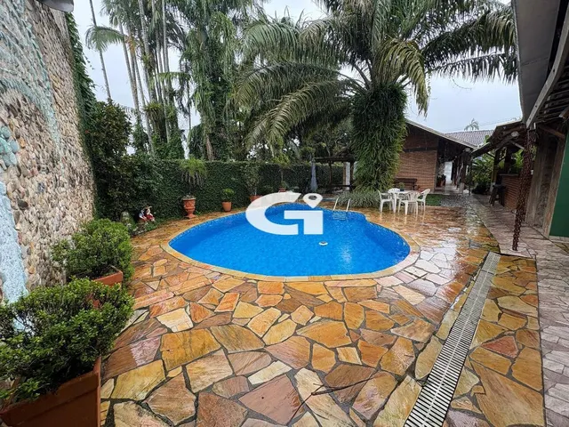 Imagem 4: Oportunidade em Morretes: Casa com Piscina, Spa Aquecido e 4 Quartos perto do Centro