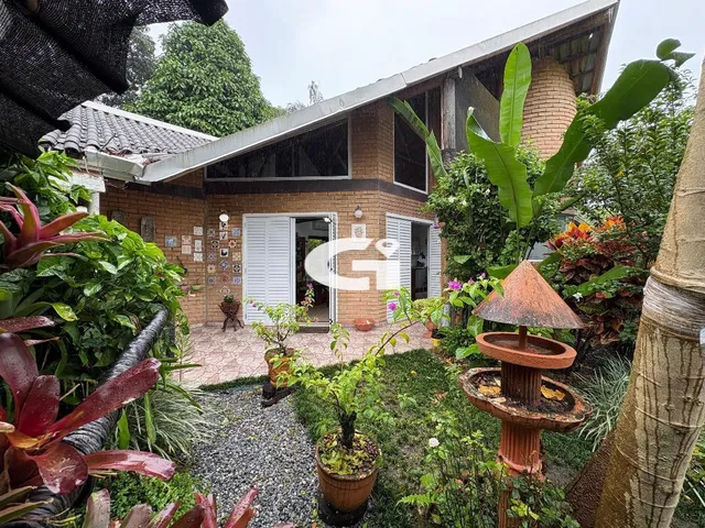 Imagem 6: Oportunidade em Morretes: Casa com Piscina, Spa Aquecido e 4 Quartos perto do Centro