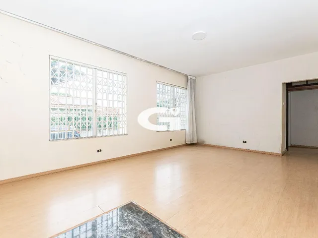 Imagem 1: Casa térrea com 3 quartos e edícula no Seminário - 134,7 m² área útil e terreno com