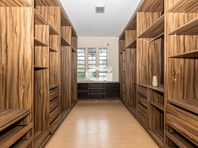 Imagem 4: Casa térrea com 3 quartos e edícula no Seminário - 134,7 m² área útil e terreno com
