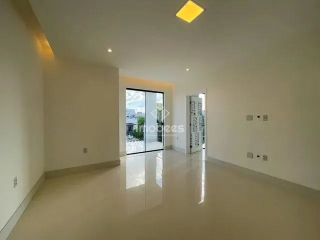 Imagem 9: Casa/Cond. Montenegro Boulevard - 5 Suítes - 395M² - 4 Vagas - 2 Varandas - Quintal