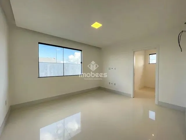 Imagem 3: Casa/Cond. Montenegro Boulevard - 5 Suítes - 395M² - 4 Vagas - 2 Varandas - Quintal