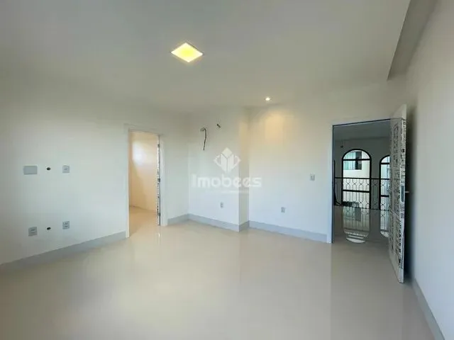 Imagem 2: Casa/Cond. Montenegro Boulevard - 5 Suítes - 395M² - 4 Vagas - 2 Varandas - Quintal