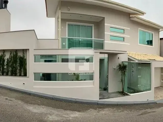 Imagem: Linda Casa À Venda com 4 Quartos, 170M²