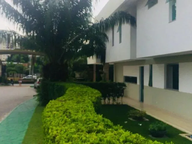 Imagem 15: Excelente Duplex no Residencial Adrianópolis. 5 Suítes, Piscina, Completa com Armários