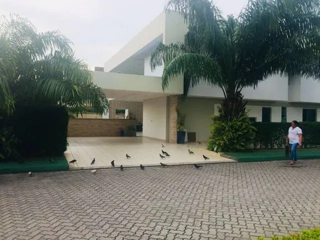 Imagem 4: Excelente Duplex no Residencial Adrianópolis. 5 Suítes, Piscina, Completa com Armários