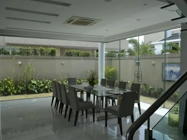 Imagem 8: Excelente Duplex no Residencial Adrianópolis. 5 Suítes, Piscina, Completa com Armários