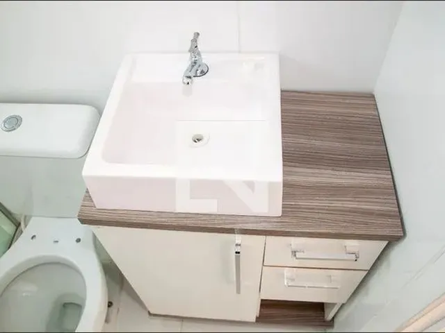 Imagem 3: Apartamento para Aluguel - Cabral, 2 Quartos, 45 M2