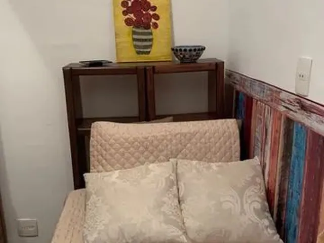 Imagem 1: Quarto Pequeno e Confortável