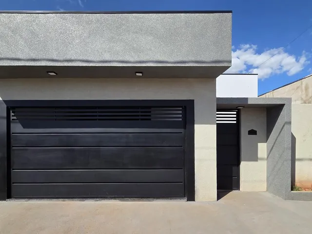 Imagem: A casa possui 3 Dormitórios, 1 Suíte, 2 Banheiros, 2