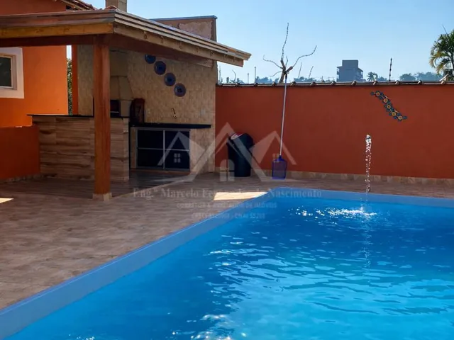 Imagem: A casa possui 3 Dormitórios, 1 Suíte, 3 Banheiros,