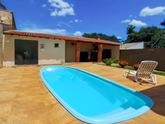 Imagem: A casa possui 3 Dormitórios, 1 Suíte, 3 Banheiros, 3
