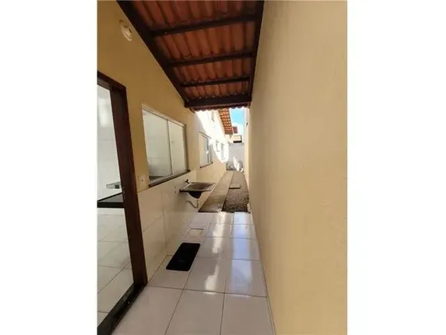 Imagem: A casa possui 2 Dormitórios, 1 Banheiro, 1 Vaga na