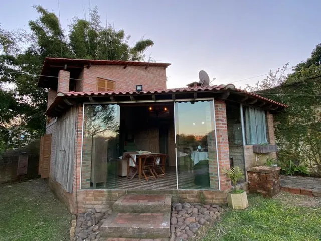 Imagem: Casa com 3 Dormitorio(s) localizado(a) no