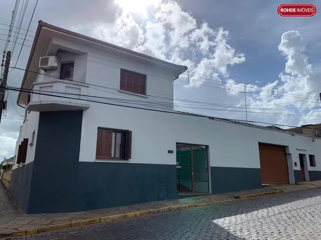Imagem: SOBRADO LOCALIZADO EM UMA DAS ESQUINAS MAIS