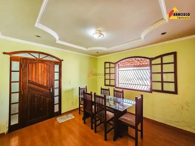 Imagem: Casa À Venda, 3 Quartos, 1 Suíte, 2 Vagas