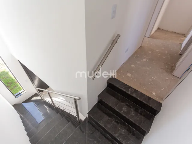 Imagem 13: Sobrado Moderno com Suíte Master e Living Integrado