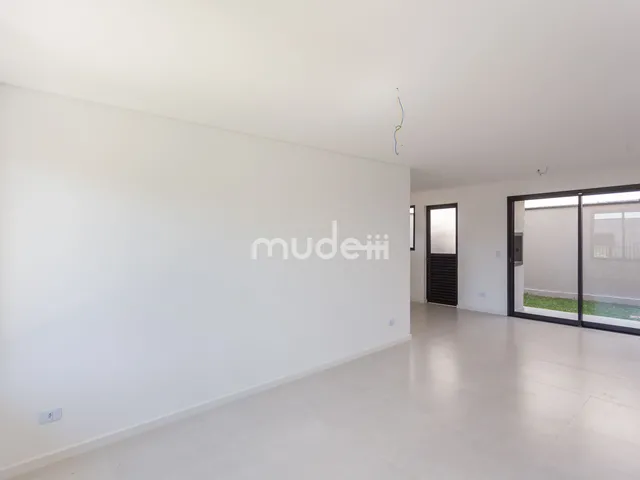 Imagem 7: Sobrado Moderno com Suíte Master e Living Integrado