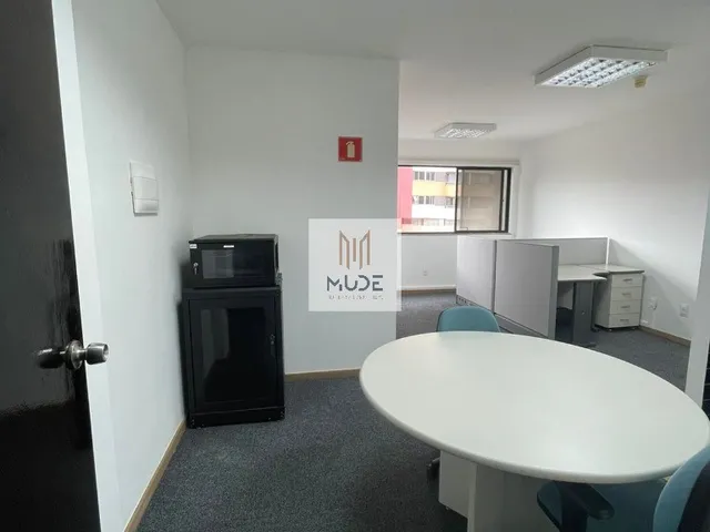 Imagem 1: Sala Comercial no Edifício Empresarial Costa Azul - Pronta para Uso! 33M³ - Locação