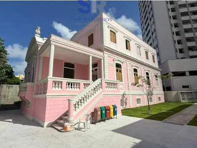 Imagem: Casarão na Boa Vista com 700m², 20 quartos