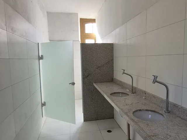 Imagem 9: Casarão na Boa Vista com 700m², 20 quartos, 21 vagas, estrutura empresarial completa e