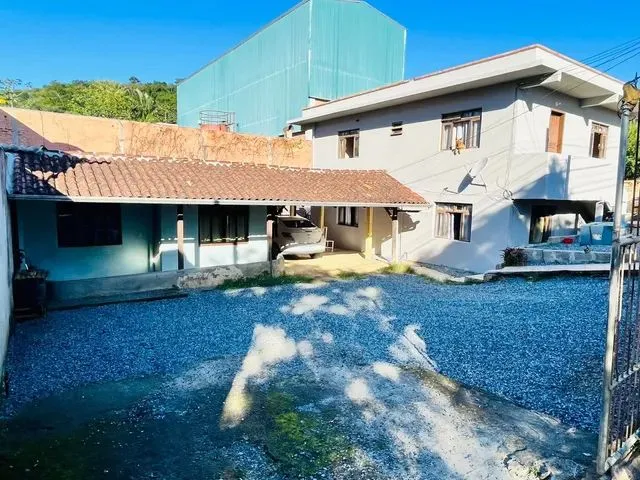 Imagem: Terreno com Dois Imóveis