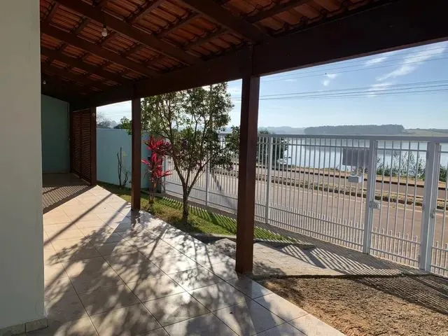 Imagem: More em Frente o Lago dos Encantos no Sul