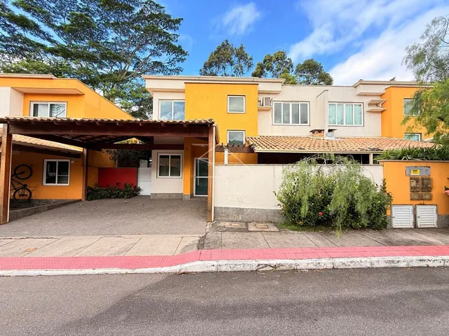 Imagem: Casa Ampla com 4 Quartos no Condomínio