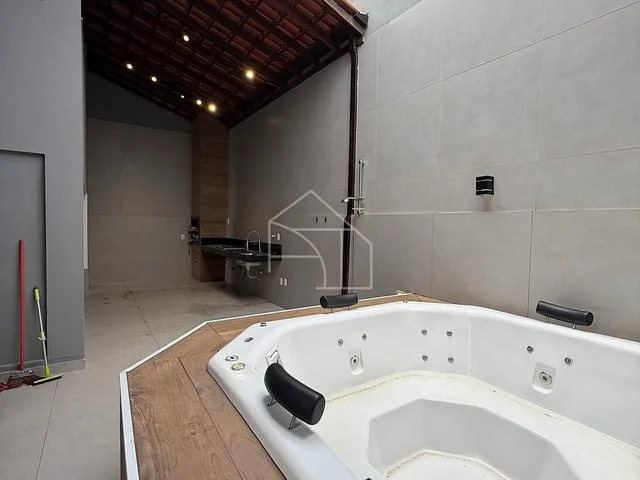 Imagem 2: Casa Triplex com 4 Quartos (2 Suítes) em Colina de Laranjeiras