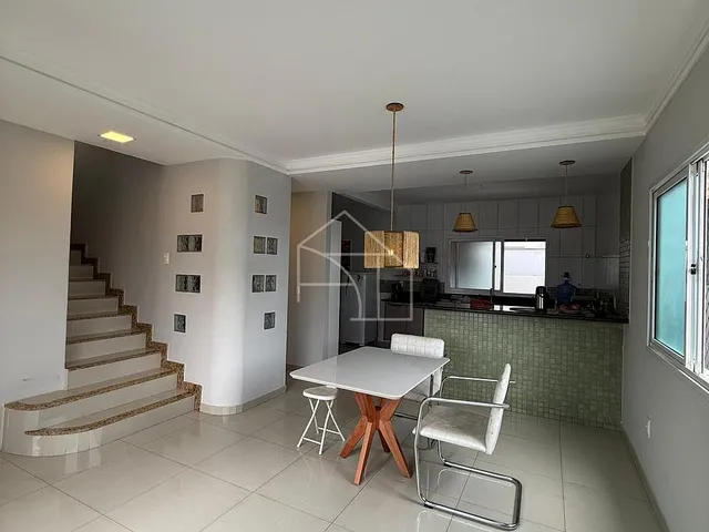 Imagem 7: Casa Triplex com 4 Quartos (2 Suítes) em Colina de Laranjeiras