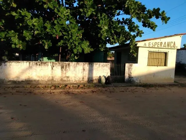 Imagem: A casa possui 1 Dormitório, 2 Banheiros, 2 Vagas na
