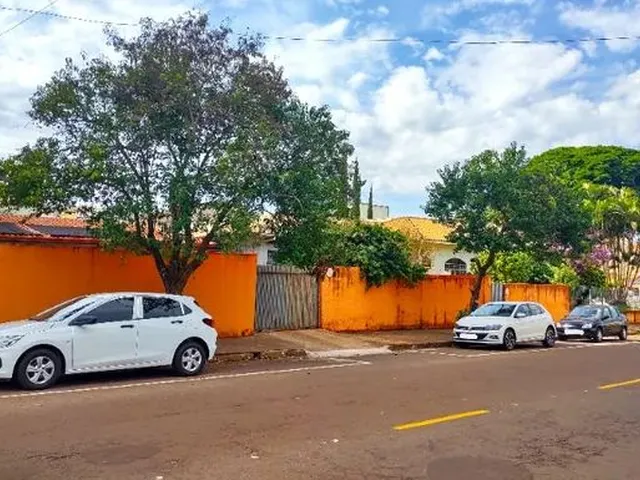 Imagem: Casa de Esquina no Centro de Campo Mourão